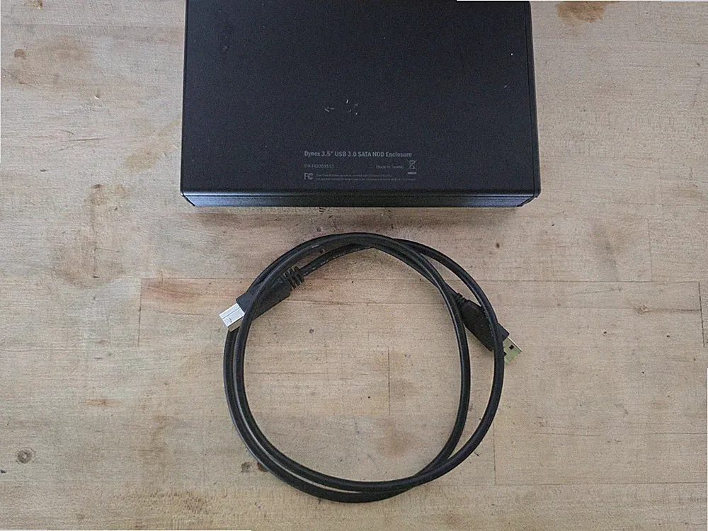 Dynex USB 3.0 SATA HDD Enclosure + Corsair PS cables + 3.5" to 2.5" SSD Adapters